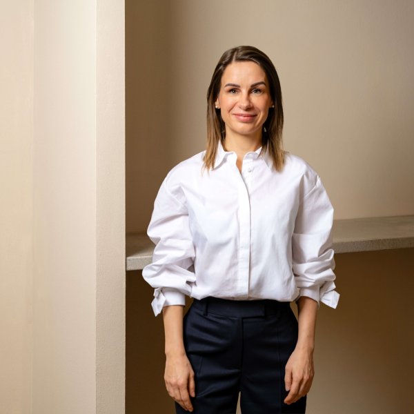 Sanela Augenfalten reduzieren